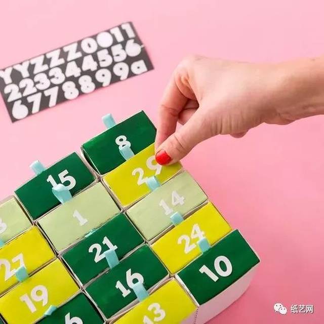 蘑菇 就用火柴盒做载体,将废纸,烂布,结合刺绣,手工制作出了栩栩