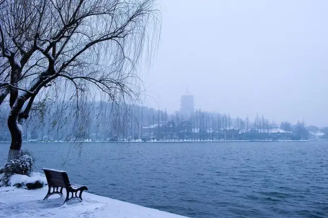 杭州西湖初雪,断桥残雪再现!