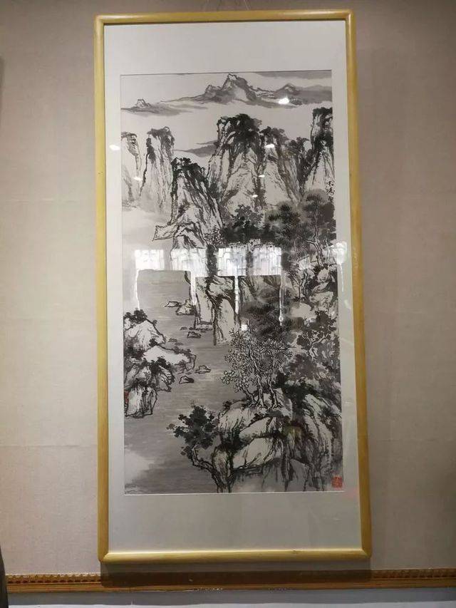 1971年出生,舒城山七人,1992年师从著名画家王道良教授学习花鸟画