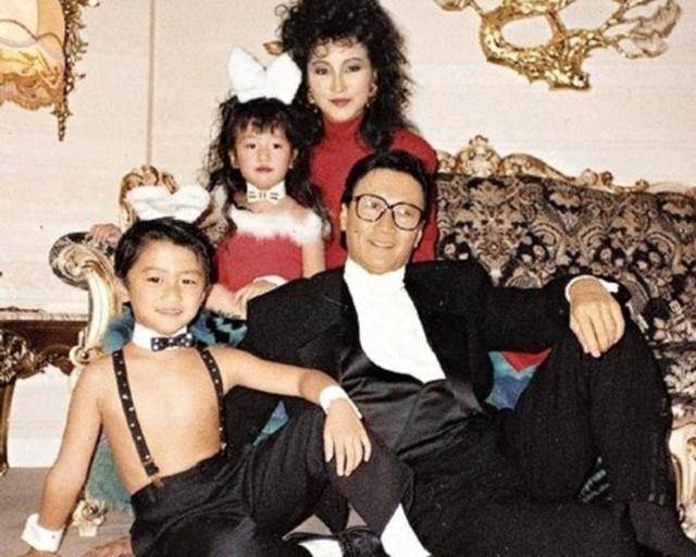 谢霆锋妈妈当年嫁帅气潇洒的谢贤,二婚对象也是位有型