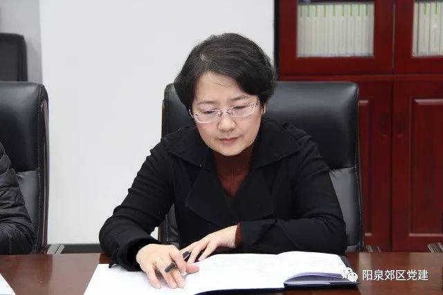 各科室进行工作汇报 副部长进行逐一点评 区委常委,组织部长 梁敏