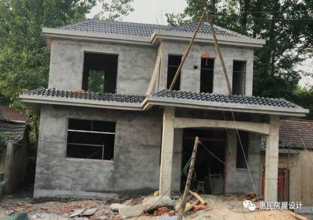 美中不足的是,房子占地面积较小,一层半只有三室一厅,对于农村房子来