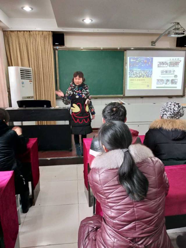 刘伟玲副校长做总结