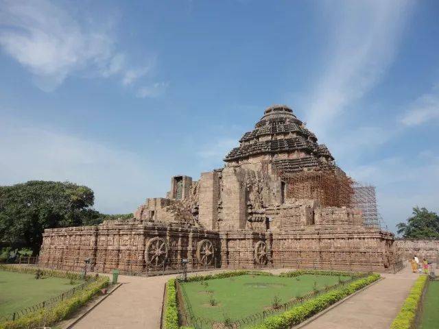 对太阳神的颂赞 科纳克太阳神庙(konark temple 寺庙周围有数千幅