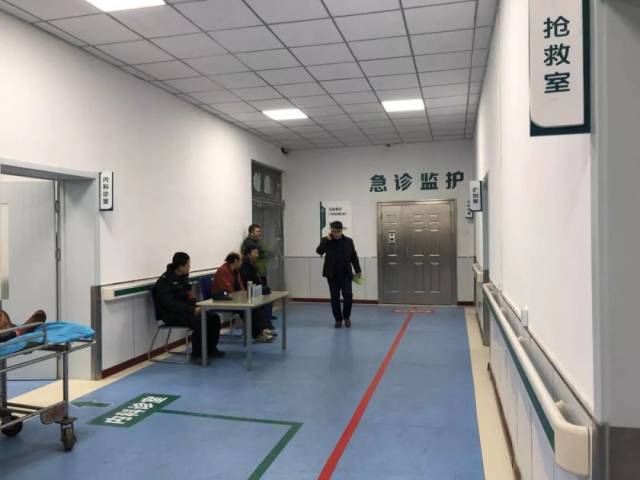 改造以后市一院急诊科实现了分区就诊,规范了急诊患者就诊,抢救,留观