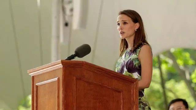 女神娜塔莉·波特曼哈佛毕业演讲:接受自己的