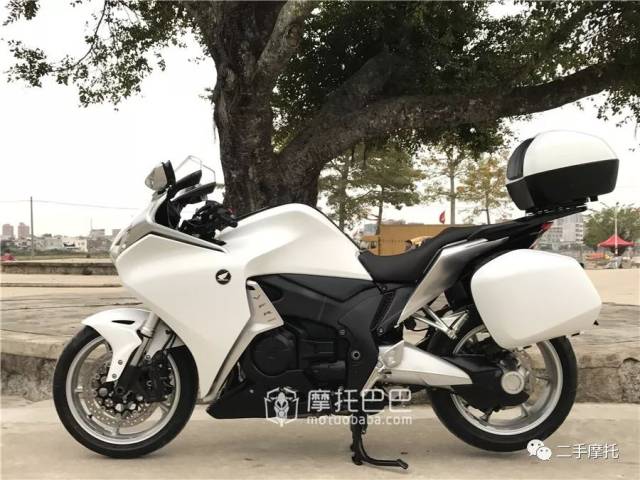 二手摩托 本田 vfr 1200 f 四缸水冷旅行摩托车带三箱