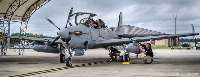 2013年,阿富汗战场上出现一种a-29螺旋桨战机,也叫"超级巨嘴鸟"攻击