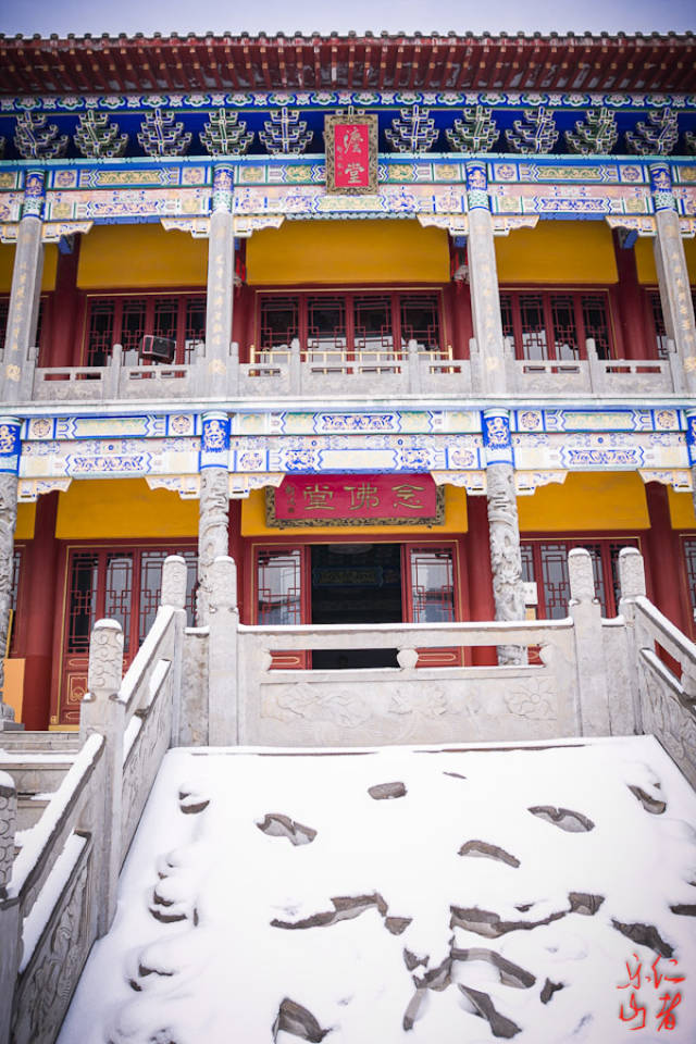 雪游荆山寺