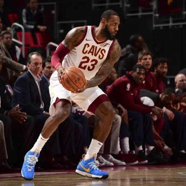 新货鞋报丨你有机会买到詹姆斯场上穿过的 lebron 15 ?