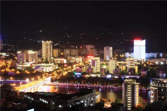 定格美好记忆的米易夜景,城市夜空下的流动盛宴!