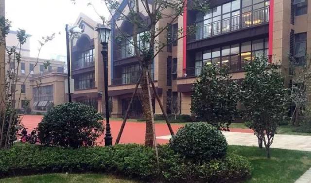 北京师范大学天润实验幼儿园,是由北京师范大学与天润城联合创建的一