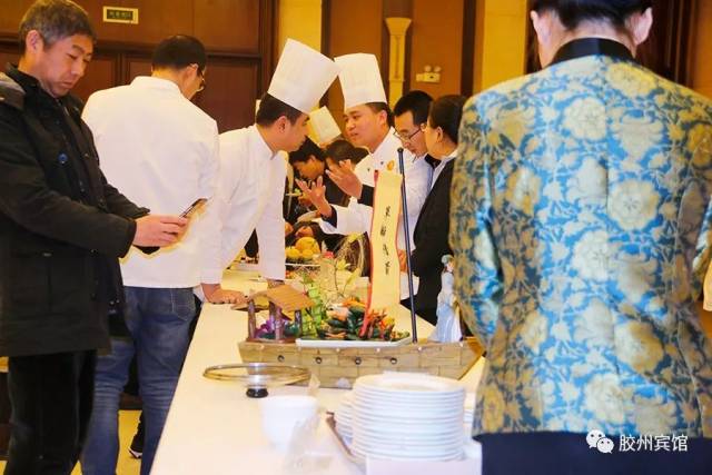 热烈祝贺胶州餐饮协会第四期餐饮商学院暨第九届菜品交流会在胶州宾馆