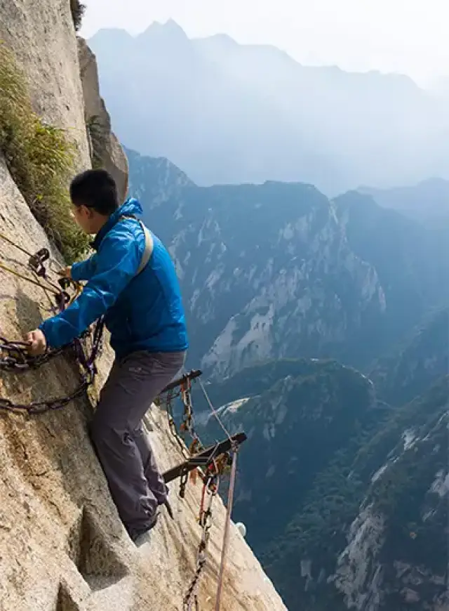 全球十大恐怖悬崖步道之一,眼前绝壁,身后悬崖!