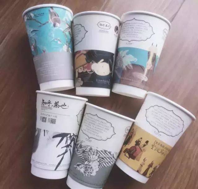 也正是因为茶颜悦色的杯子包装颜值太高,引来了一波"扒衣党"的追捧.