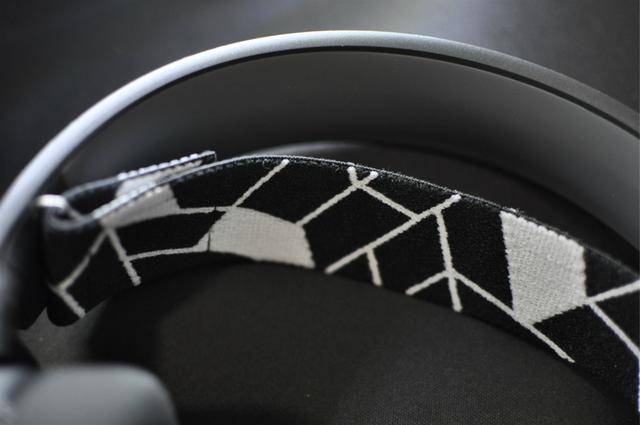 赛睿真猛,手游吃鸡刚预约蓝牙电竞耳机就来了