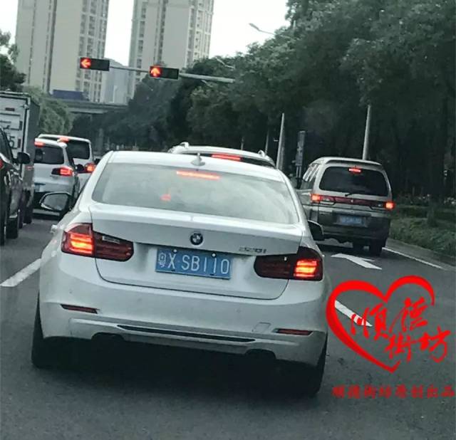 毕竟摇到这样的车牌,几率非常小 如果重选的话,他又不舍得 今天小编