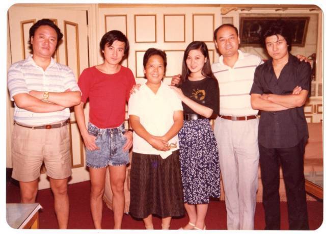 图为盖文源,沈晓谦,李梓,狄菲菲,孙渝烽,任伟合影