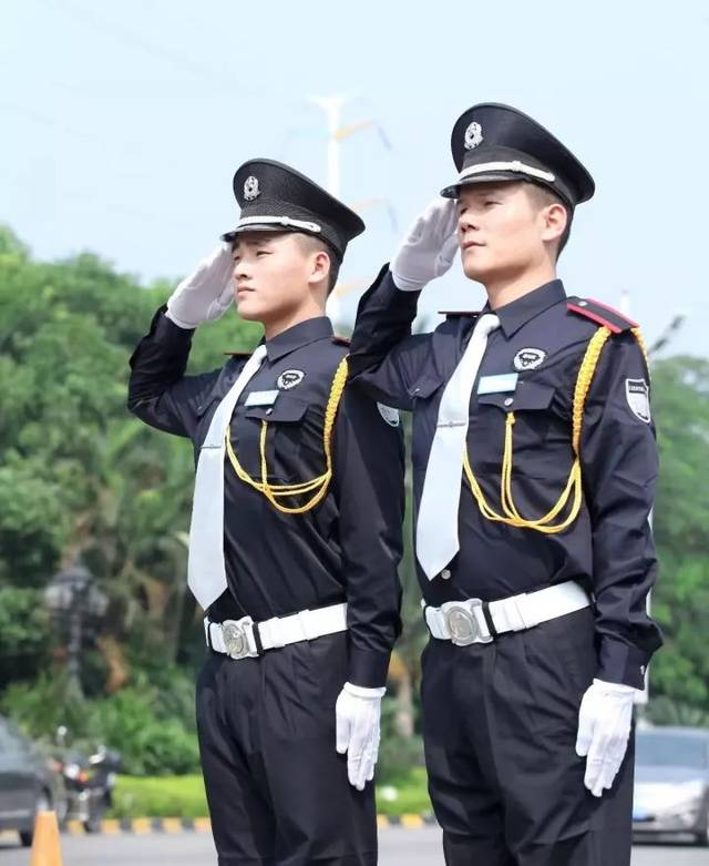 阴雨绵绵,甚至大雪纷飞  只要您在碧桂园 您,就是碧桂园物业人眼中的