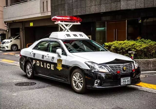 探秘日本警车,关键词:便衣警察,gtr和高达?