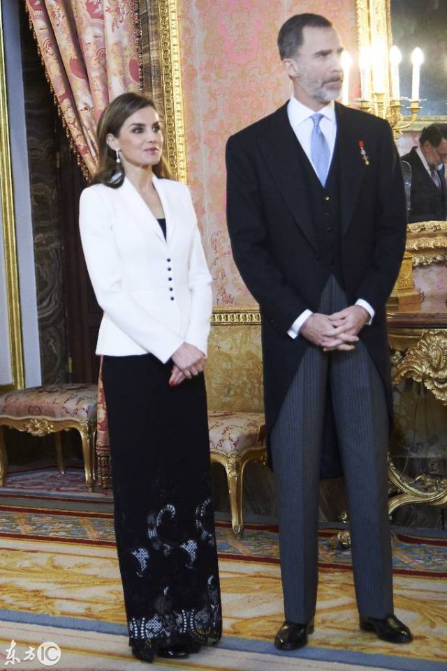 46岁西班牙王妃莱蒂齐亚,仪态优雅气质高贵,网