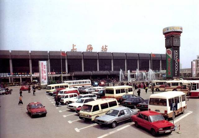 20世纪80年代,上海老北站候车室内景