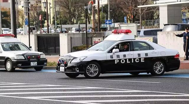 探秘日本警车,关键词:便衣警察,gtr和高达?