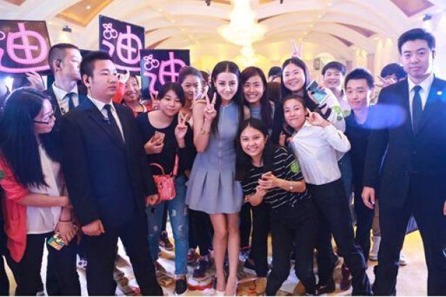 职业粉丝状告迪丽热巴经纪公司五宗罪，不签15年长约谁会认识你？