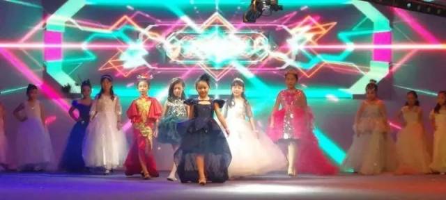 《t台秀》节目,孩子们用精彩的表现赢得大家赞扬!