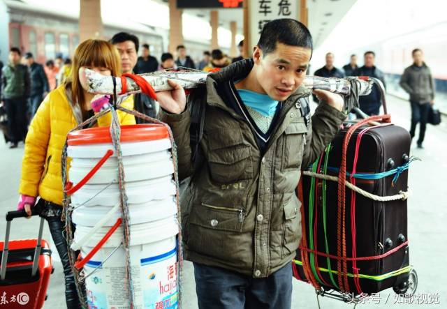 打工路上的"神器"老三样再现,看完好心酸