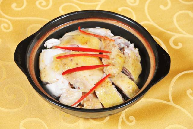 客家芋子饺,是长汀著名的风味小吃,是源于农家的杂粮食品,老板手工