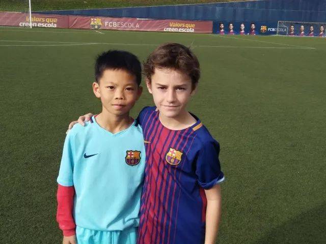 圆梦巴塞罗那 | 海口巴萨足校为小球员插上飞翔