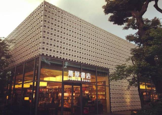 我们也可以从许多到过日本茑屋书店游客的描述中了解到"最美书店"到