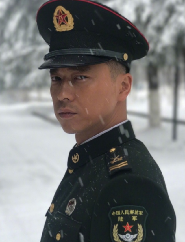 1月31号晚上7点31分,演员王雷发布自己军装照片,发文说:有点忍无可忍