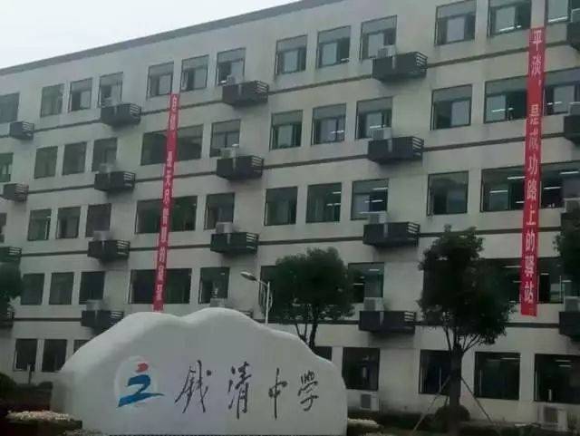 学生志愿者在优质生源地绍兴市柯桥区钱清中学进行了一次以"感恩母校