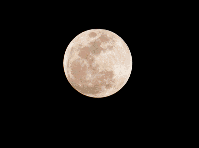 没看到月亮的也别慌 昨晚月亮全红时间仅仅半个小时左右, 本片从19