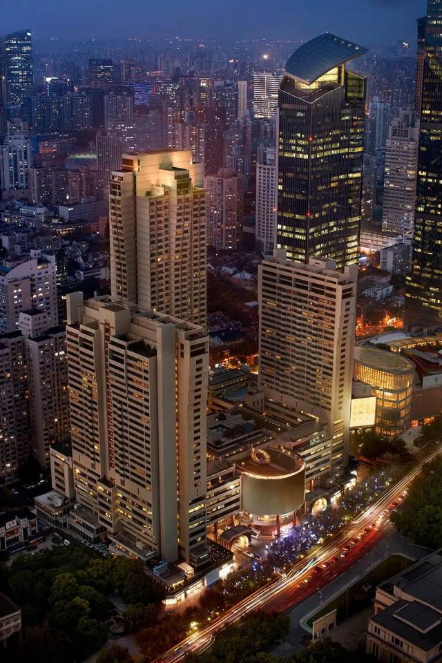 上海波特曼丽思卡尔顿酒店波特曼餐厅重新开张,为宾客