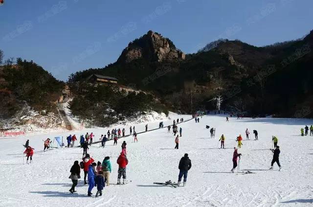 崂山北宅高山滑雪场 崂山滑雪场是山东省规模最大配套设施最齐全的