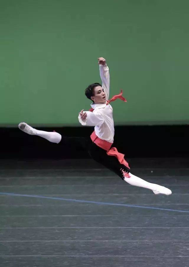 第41届洛桑国际芭蕾舞大赛 第八名 指导老师:刘世宁 了解过上面三位
