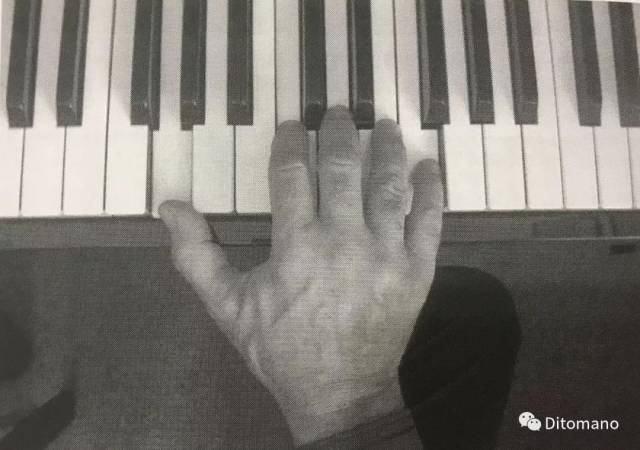 钢琴指法的原则(5)——钢琴指法的基础:五指手位及常规变化