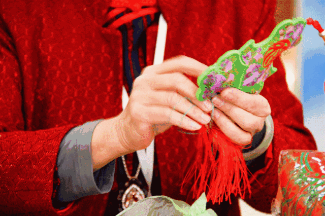 作糖画, 刺绣,首饰,木版年画, 茶汤, 中国传统骆画.