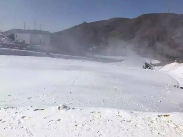 广西桂林天湖冰雪世界项目位于全州天湖度假区东侧,每当瑞雪降临