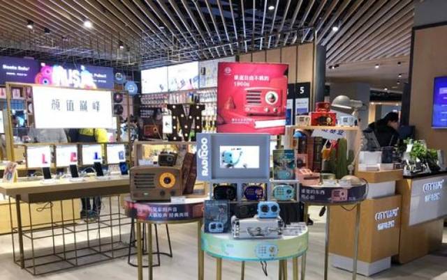 据介绍,本次是猫王收音机首次入驻苏宁易购线下门店,双