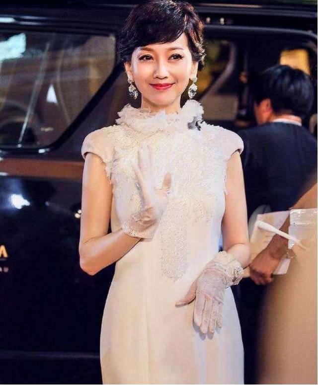 63岁赵雅芝素颜照罕见曝光,网友:63岁还这样已经很美了!