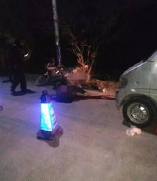 昨日洱源县三营镇永乐村一辆面包车与摩托车相撞现场血腥