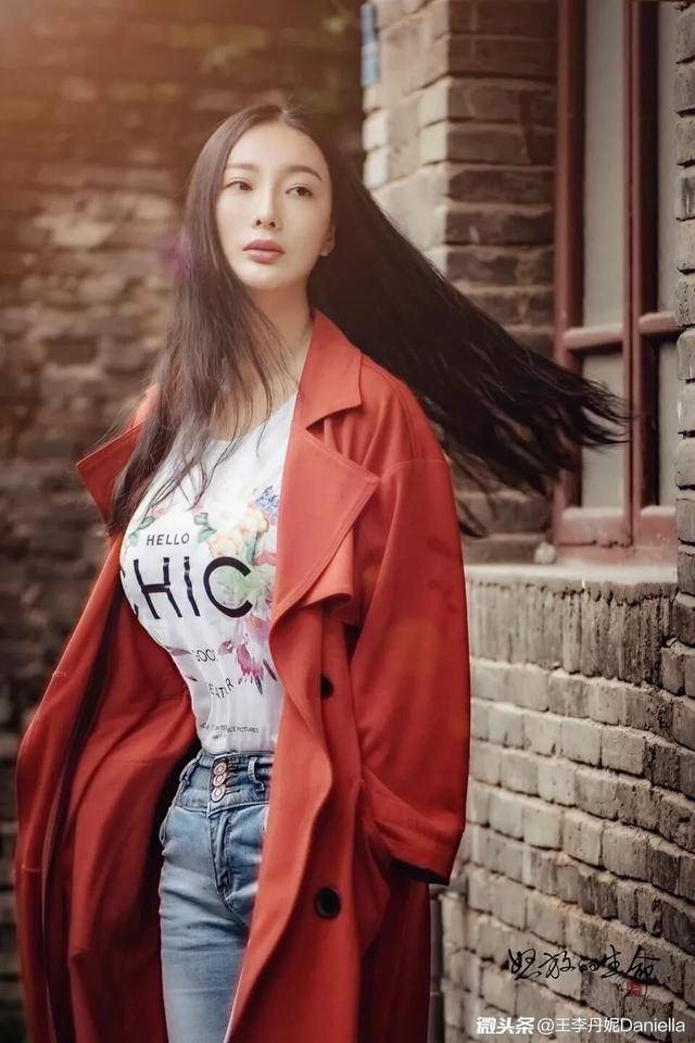 《一路向西》一炮而红王李丹妮近照,最新电影