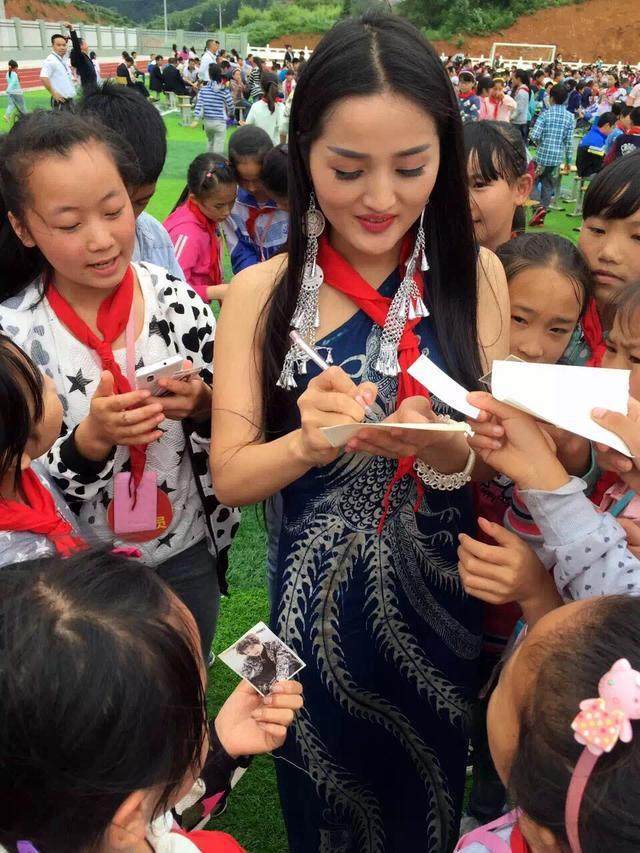 贵州苗族甜歌小天后最美苗家女-杨祖桃-携手贵州明日之星