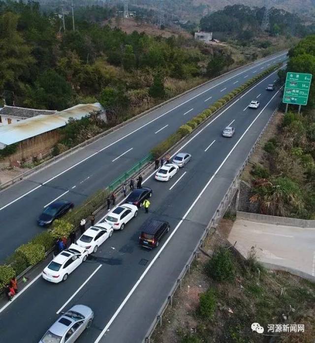 粤赣高速河源城北路段6小车连环撞,车流排成"长龙"