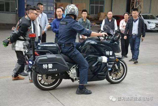 广州市局,特警队等领导试骑雷利诺警用摩托车,现场情况热烈!