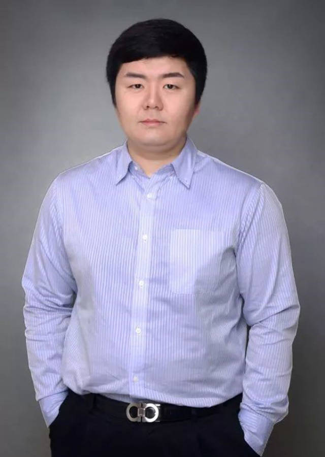 王橙•渥太华大学•学士王希•英国埃塞克斯大学•国际金融硕士王钊•伦